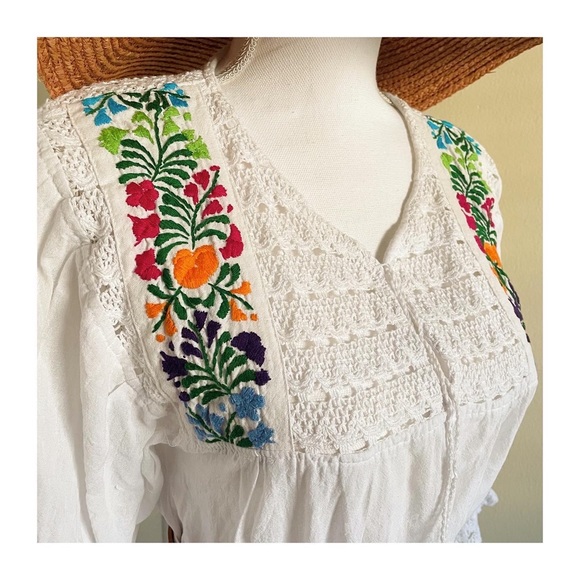 Vintage Mexican Embroidered Peasant Blouse - Picture 4 of 6